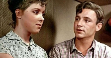 :) Тест. А Вы сможете угадать советский фильм по строкам песни, прозвучавшей в нем?